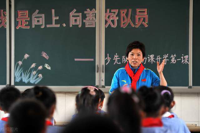 去年萨内德甲出场32次，贡献8个进球7次助攻，本赛季凯恩加盟后萨内也被激活，12轮就贡献8个进球6次助攻，已经接近他去年德甲一整个赛季的数据。